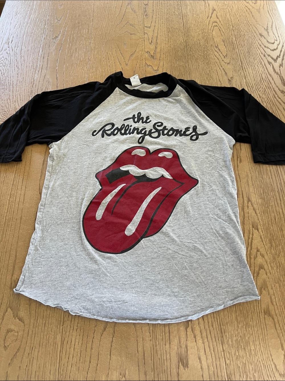Rolling Stones t shirt. Lists 2021 No Filter Tour Concert  dates on back.